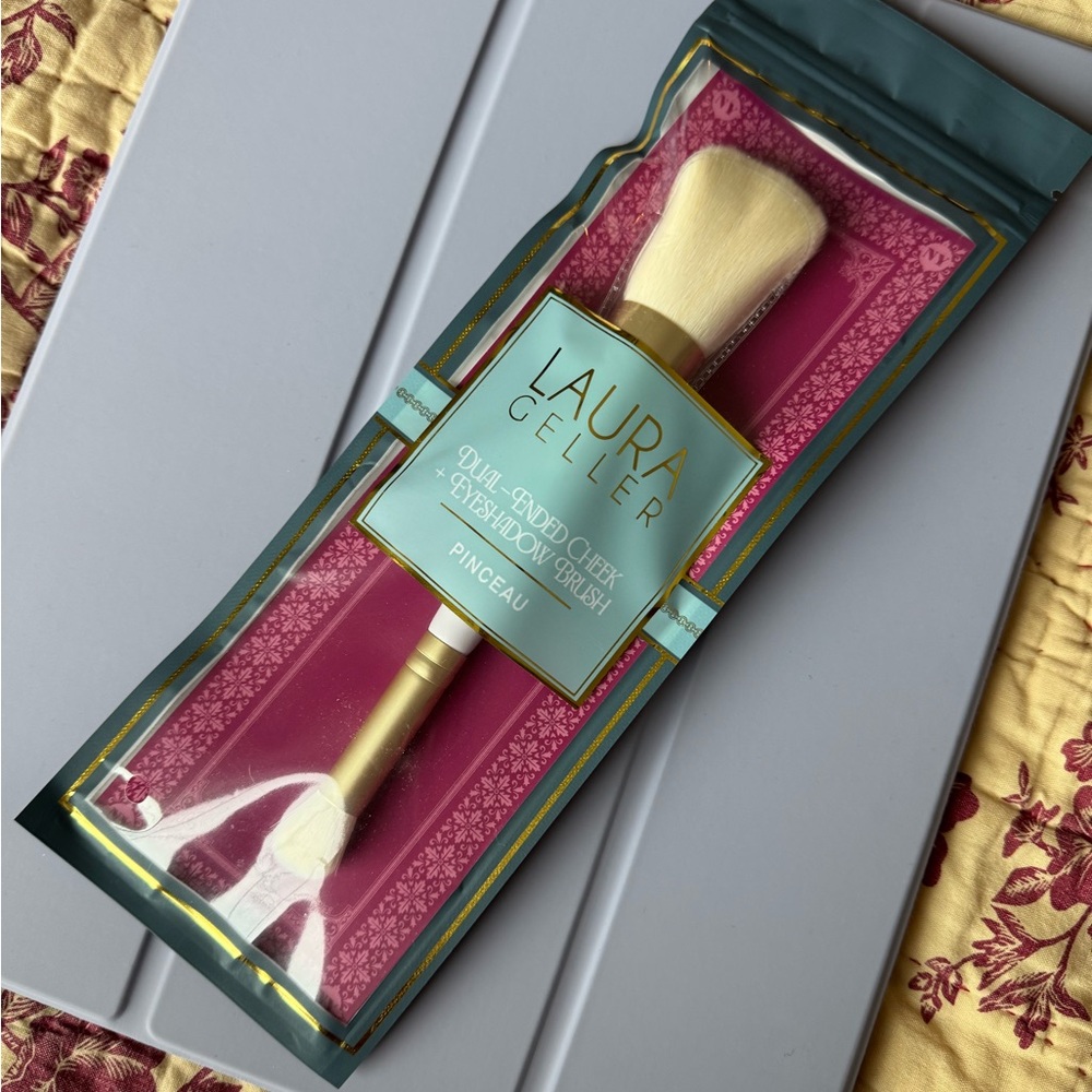 NEW ⭐️ LAURA GELLER NEW YORK Limited-Edition Dual-Ended Cheek + Eyeshadow Brush